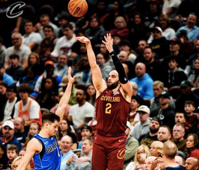 爆大冷！骑士10分完败西部鱼腩：全场鸦雀无声，哈登13分6失误